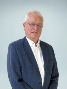Portrait of Dr Peter Viiret